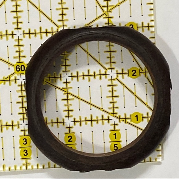 Vintage women brown wooden stud inset deco bangle. Good Used condition. - Picture 3 of 5